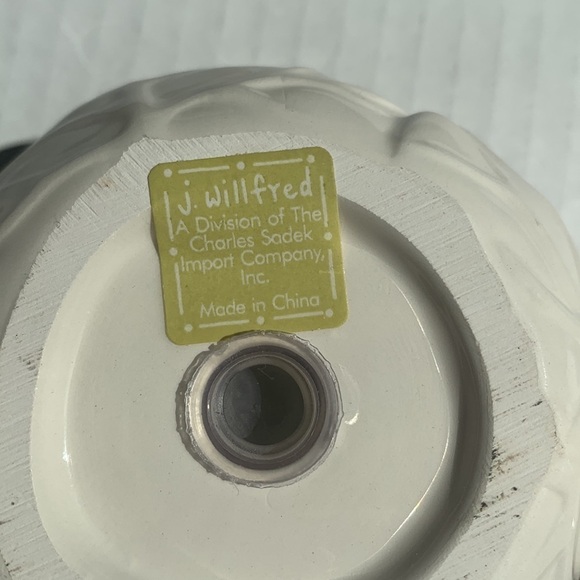 J. Willfred Cabbage Two piece Salt and Pepper Shaker Set Cream - Picture 4 of 5